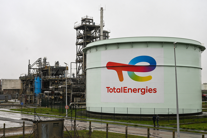 Brut collabore avec TotalEnergies, tout en se disant écolo