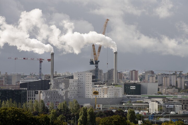 «<small class="fine d-inline"> </small>Inadmissible<small class="fine d-inline"> </small>!<small class="fine d-inline"> </small>» L'énorme incinérateur d'Ivry, très polluant, n'est toujours pas arrêté