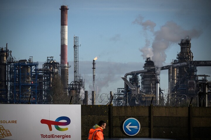 Près d'une raffinerie de Total, le petit Kézian a contracté une grave leucémie