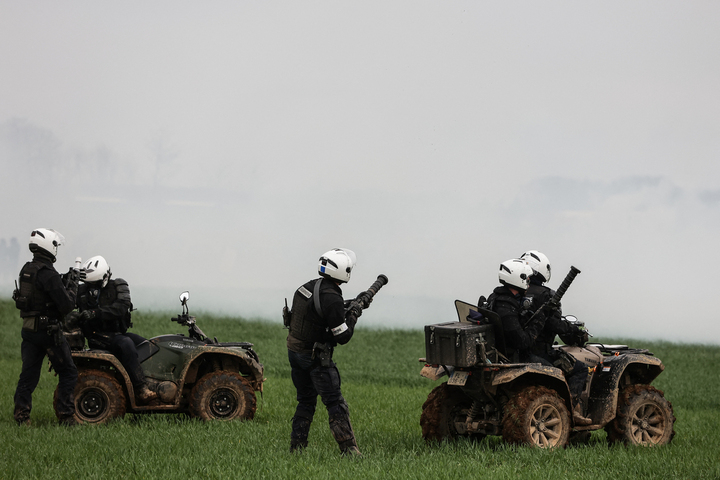 Violence des gendarmes à Sainte-Soline : quelles suites politiques et juridiques<small class="fine d-inline"> </small>?