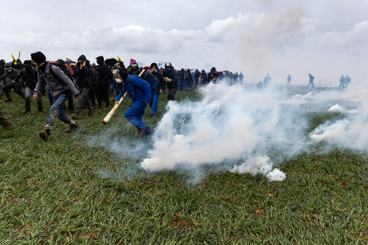 «<small class="fine d-inline"> </small>Nos vies ont été complètement chamboulées<small class="fine d-inline"> </small>» : trois ans après Sainte-Soline, les victimes réclament toujours justice