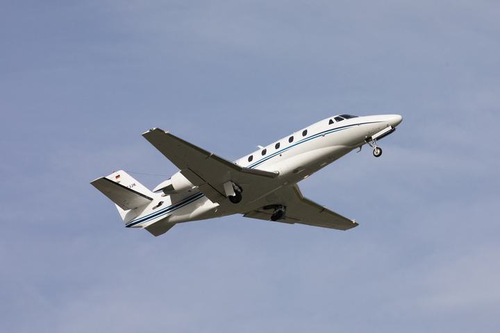 À l'aéroport d'Avignon, les jets privés profitent de millions d'euros de subventions