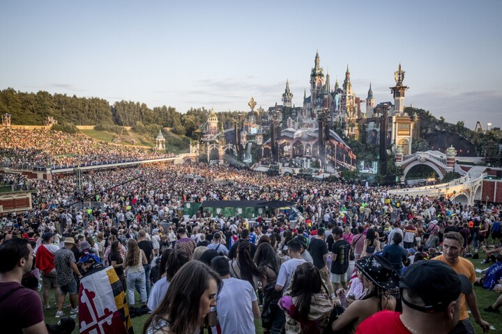 Au festival électro Tomorrowland, 100 000 personnes viennent en avion
