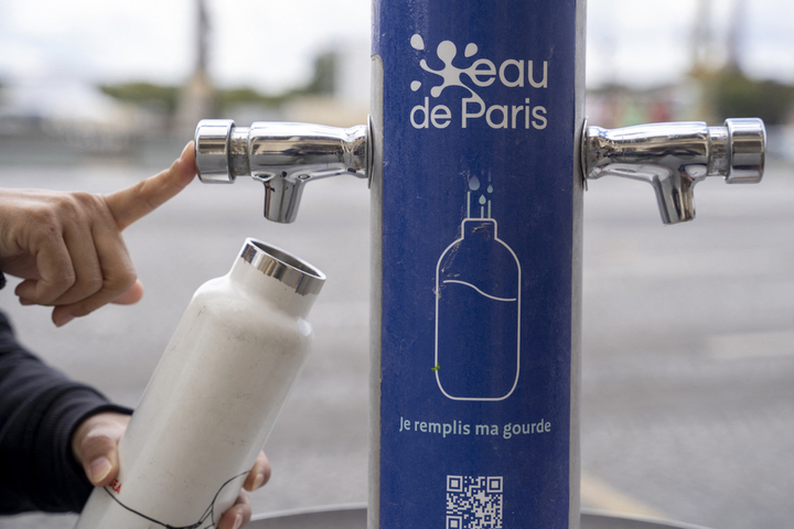 Gares, aéroports... 60<small class="fine d-inline"> </small>% des gros établissements n'ont toujours pas de points d'eau 