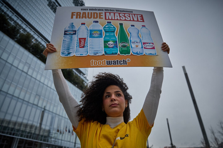 Scandale de l'eau en bouteille : l'Élysée a laissé Nestlé frauder