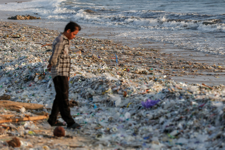 Traité contre la pollution plastique : «<small class="fine d-inline"> </small>Les pays pétroliers ont saboté les négociations<small class="fine d-inline"> </small>»
