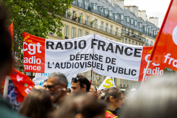 «<small class="fine d-inline"> </small>Protégeons l'écologie dans les médias publics<small class="fine d-inline"> </small>»