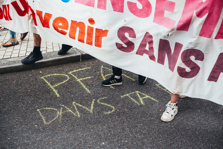 «<small class="fine d-inline"> </small>On n'a pas d'autre choix<small class="fine d-inline"> </small>» : 400 personnes saisissent la justice contre les <span class="caps">PFAS</span>