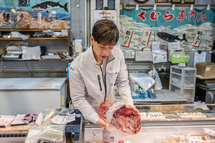 Pourquoi les Japonais continuent de chasser la baleine