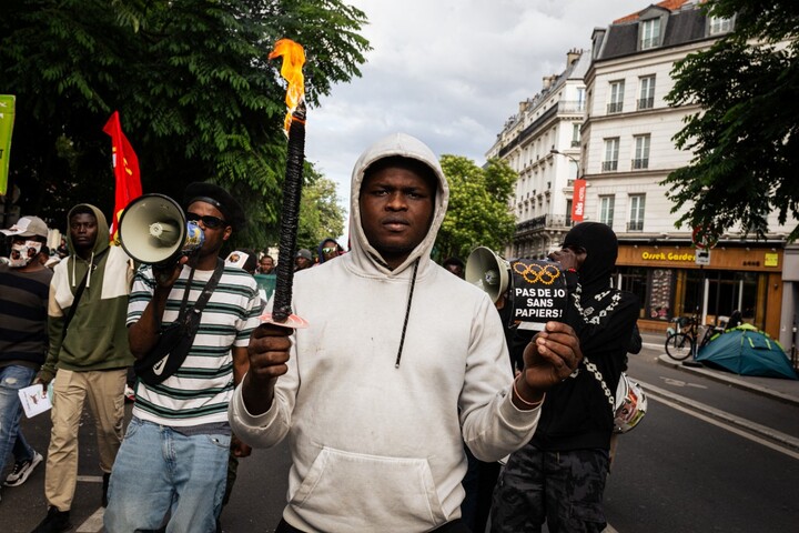 «<small class="fine d-inline"> </small>Pour les <span class="caps">JO</span>, on expulse en masse migrants, travailleuses du sexe, sans-abri...<small class="fine d-inline"> </small>»