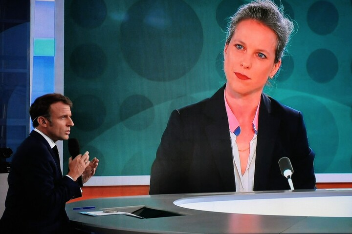 Qui est Lucie Castets, la candidate de la gauche pour Matignon refusée par Macron<small class="fine d-inline"> </small>?