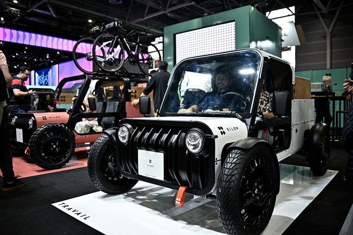 Les petites voitures électriques se font une place au Mondial de l'auto