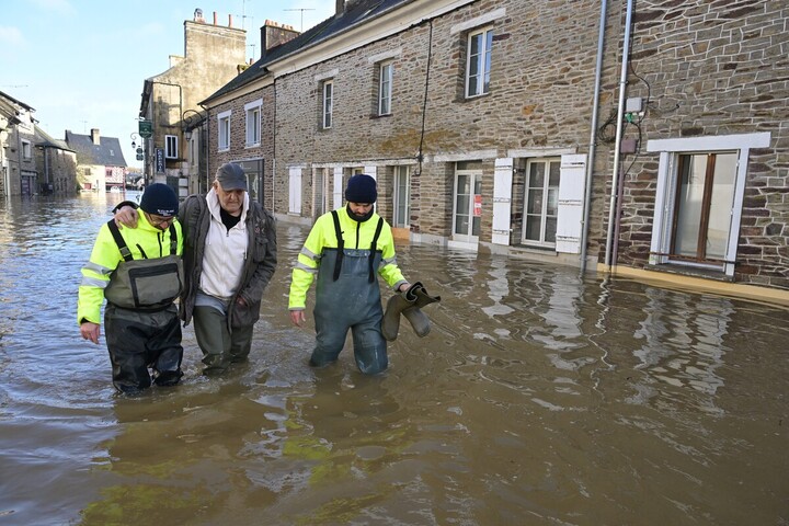 Maigres nouveautés, montants insuffisants... Ce que contient le plan d'adaptation au changement climatique