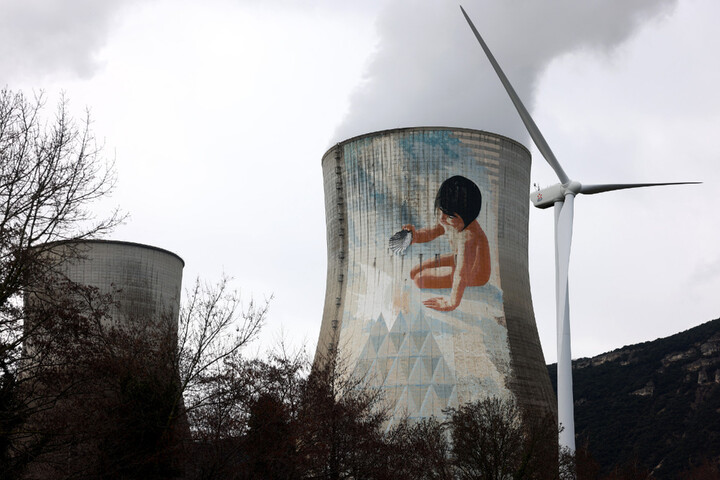 Chute du gouvernement : un coup dur pour la sortie des énergies fossiles