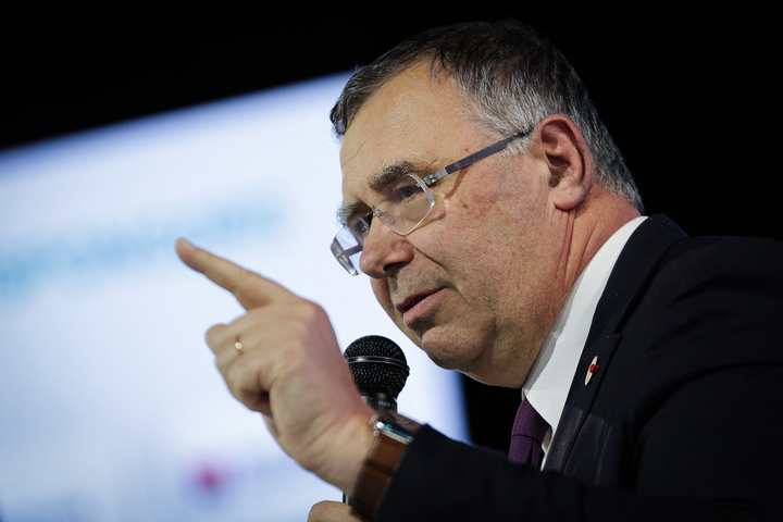 Devant ses actionnaires, TotalEnergies «<small class="fine d-inline"> </small>assume<small class="fine d-inline"> </small>» de saccager le climat