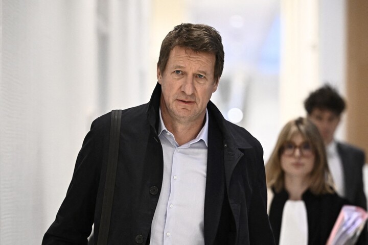 Total «<small class="fine d-inline"> </small>complice<small class="fine d-inline"> </small>» des crimes de Poutine : au tribunal, Yannick Jadot persiste