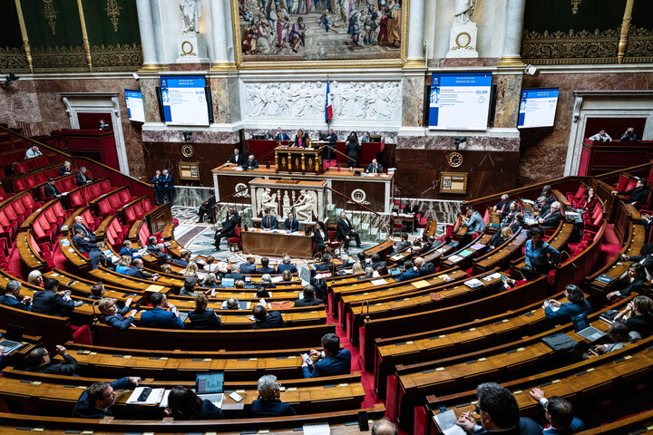 Loi de Simplification : l'État use de la «<small class="fine d-inline"> </small>politique de la tronçonneuse de Trump<small class="fine d-inline"> </small>»