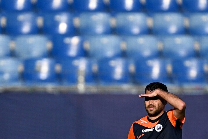 Une victoire «<small class="fine d-inline"> </small>amère<small class="fine d-inline"> </small>» contre un stade de foot dans les champs