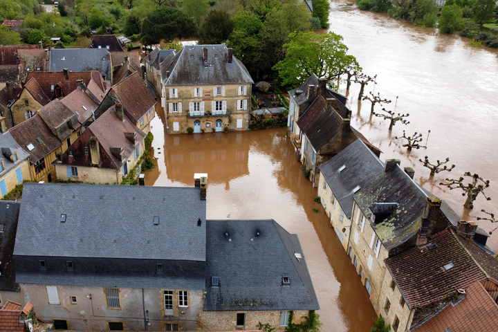 Aléas climatiques : vers des territoires «<small class="fine d-inline"> </small>potentiellement inassurables<small class="fine d-inline"> </small>»