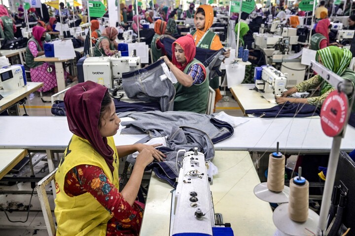 Black Friday : des <span class="caps">ONG</span> dénoncent l'exploitation des ouvrières du textile