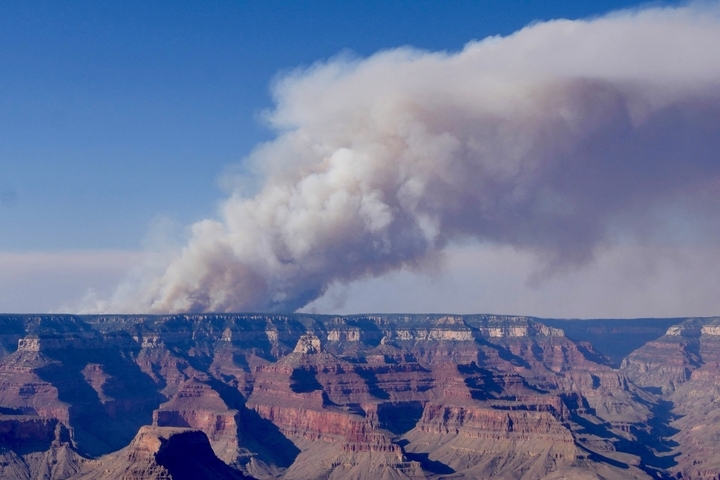L'incendie dans le Grand Canyon a doublé en quelques jours