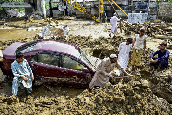 Pluies torrentielles au Pakistan : au moins 344 morts en 48 heures