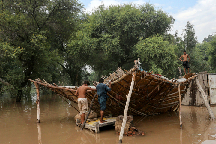 Plus de 80 morts dans des inondations en Inde et au Pakistan