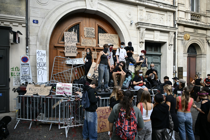 «<small class="fine d-inline"> </small>Bloquons tout<small class="fine d-inline"> </small>» : de Lille à Toulouse, une journée de colère