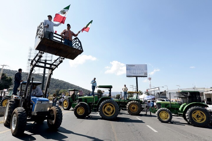 «<small class="fine d-inline"> </small>Du jamais-vu<small class="fine d-inline"> </small>» : au Mexique aussi, les agriculteurs bloquent routes et postes frontières