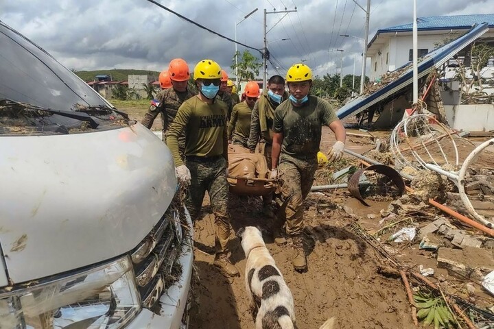 Aux Philippines, le typhon Kalmaegi fait au moins 140 morts et des centaines de disparus
