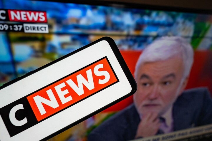 673 fake news sur le climat recensées en 2025 à la télé et à la radio