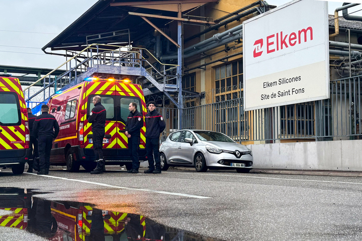 Explosion d'une usine près de Lyon : les maires alertent sur le désengagement de l'État