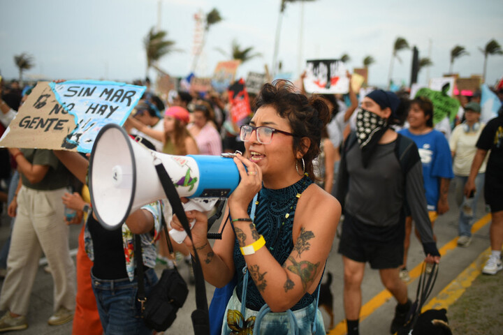 «<small class="fine d-inline"> </small>C'est un écocide<small class="fine d-inline"> </small>!<small class="fine d-inline"> </small>» : une marée noire historique suscite l'indignation au Mexique