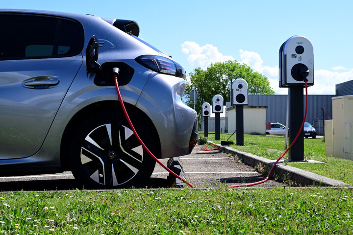 Voitures électriques, pompes à chaleur... Le grand plan d'électrification accouche d'une coquille vide