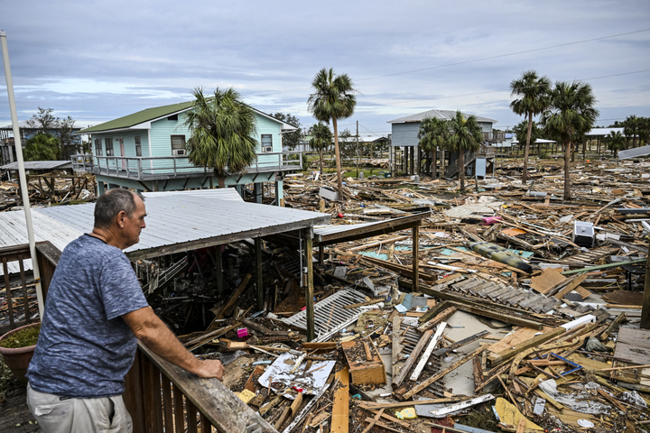 Après le passage de l'ouragan Hélène, Trump et Harris éludent la question climatique