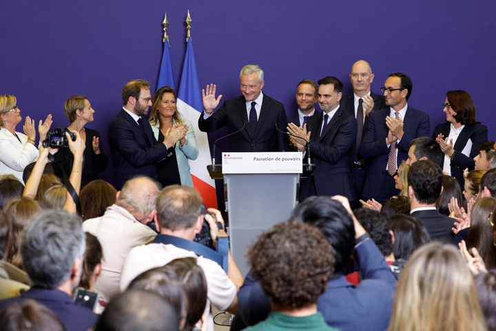 Gouvernement Barnier : «<small class="fine d-inline"> </small>Il y a un profond déni démocratique<small class="fine d-inline"> </small>»