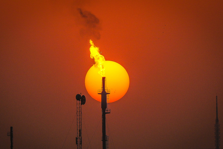 On n'a jamais autant brûlé d'énergies fossiles qu'en 2024