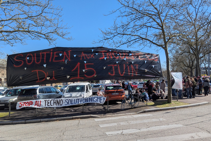 Incendier des antennes 5G, un «<small class="fine d-inline"> </small>acte nécessaire<small class="fine d-inline"> </small>»<small class="fine d-inline"> </small>? La justice appelée à trancher 
