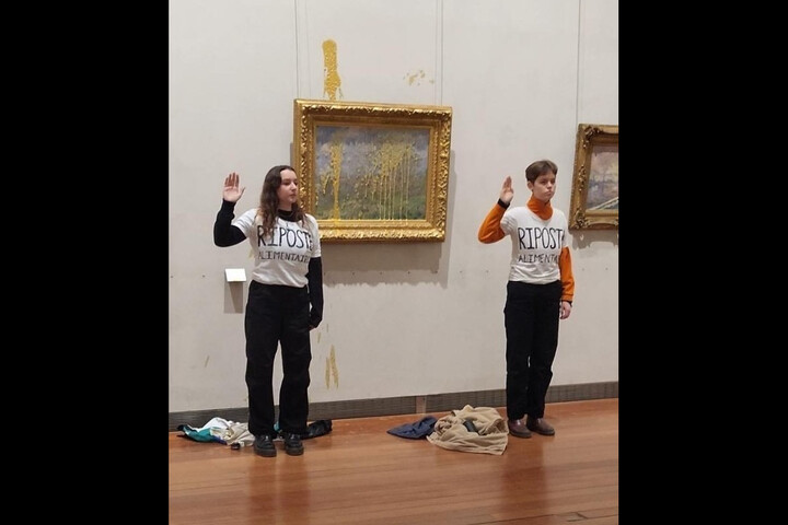 À Lyon, des activistes aspergent une toile de Monet avec de la soupe