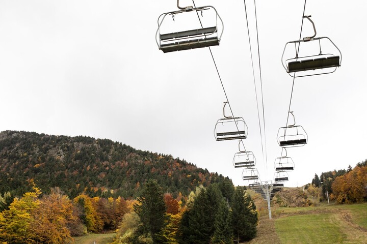 Alpe du Grand Serre : la vallée s'accroche à sa station de ski