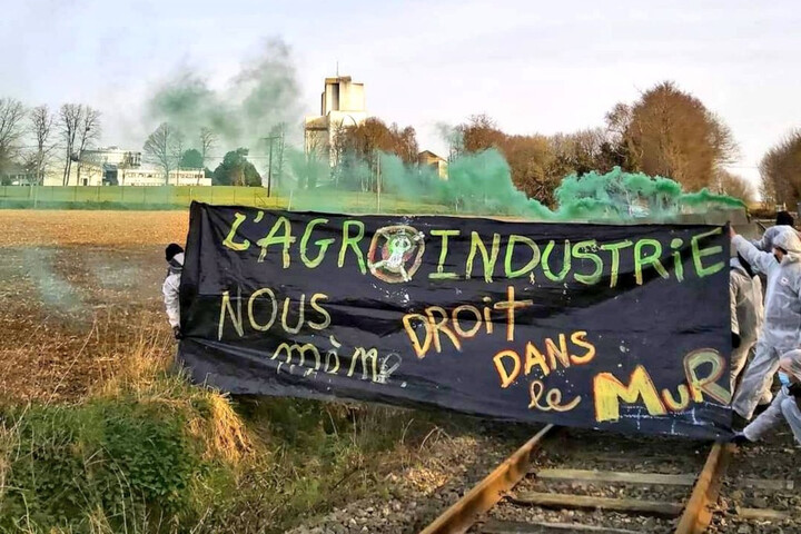 Blocage d'un train en Bretagne : sept militants condamnés à des amendes