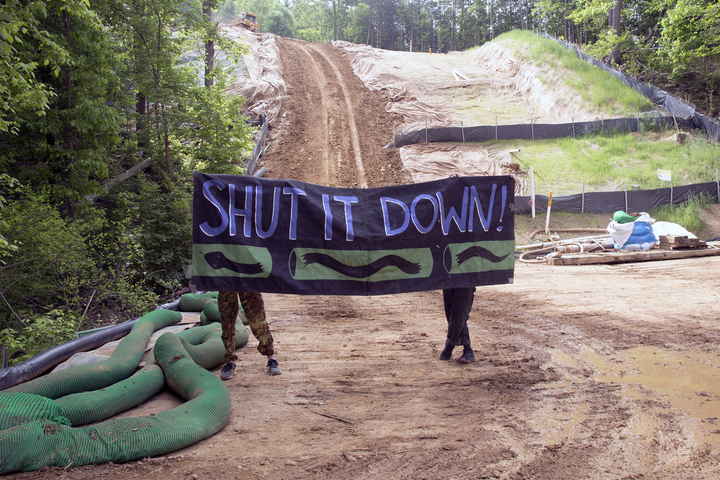 Un pipeline géant en construction, les riverains craignent déjà son explosion