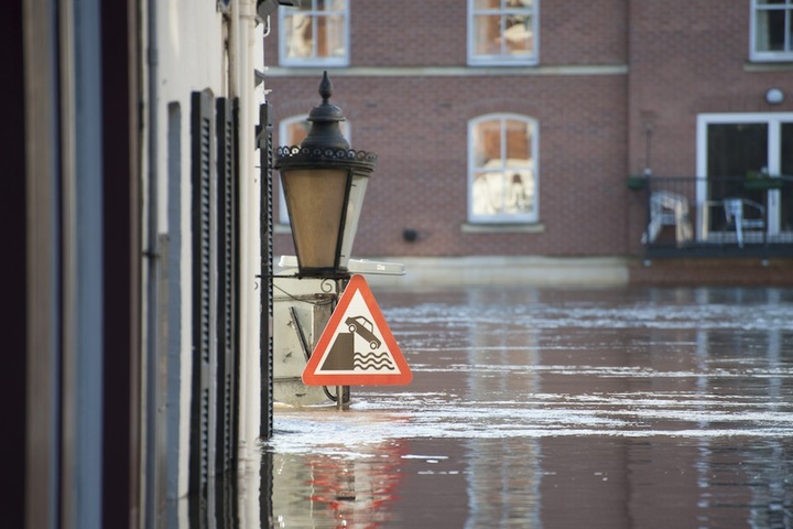 Politicien, climatosceptique, irresponsable