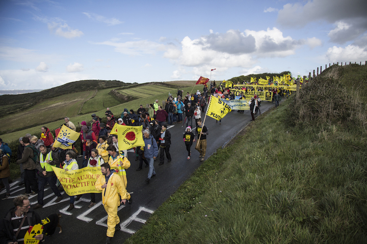 Plusieurs milliers de personnes ont défilé contre l'<span class="caps">EPR</span> de Flamanville