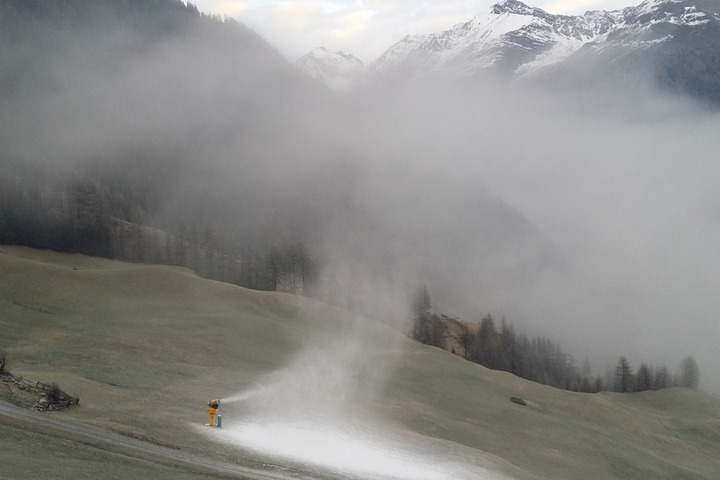 La bataille absurde de la station du Grand-Bornand contre le manque de neige