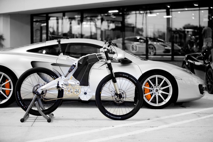 De plus en plus puissants, les vélos électriques se transforment en bolides