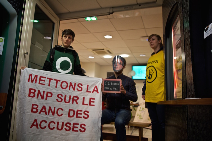 Des dizaines d'<span class="caps">ONG</span> de tous les pays accusent <span class="caps">BNP</span> Paribas