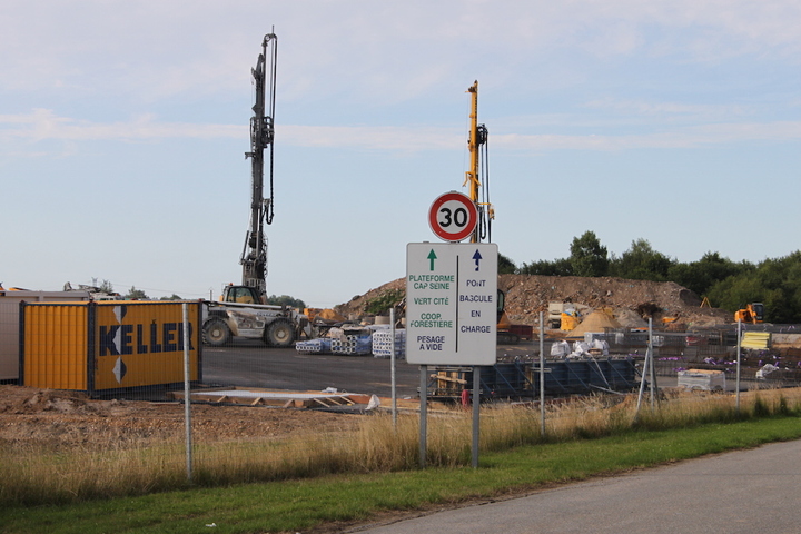On doit réduire la consommation de pesticides, mais la Normandie construit un centre géant de stockage