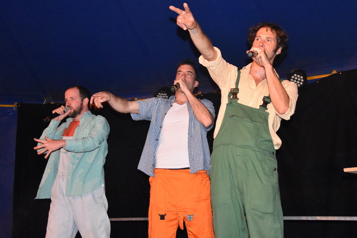 <span class="caps">VID</span>ÉO - Ils sont drôles, ils ont la pêche, ils jouent bien : <span class="caps">PANG</span>, rap écolo «<small class="fine d-inline"> </small>100<small class="fine d-inline"> </small>% bio<small class="fine d-inline"> </small>»