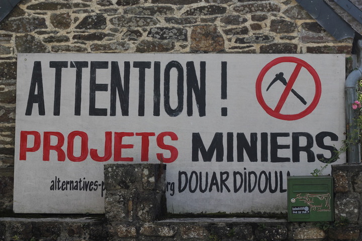 Face à la multiplication des projets miniers, l'opposition s'organise